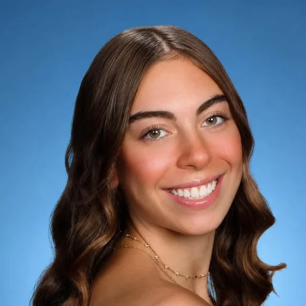 Ava Ross, Front Desk