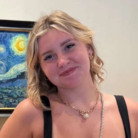 Sophia Aguilera, Front Desk